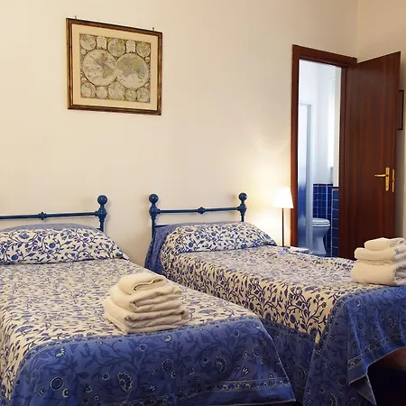 2 Passi Da Bed & Breakfast 3*